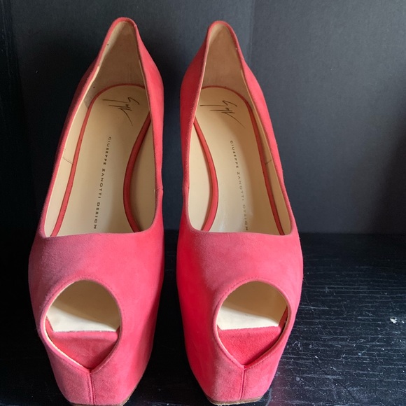 Heels - Picture 1 of 4